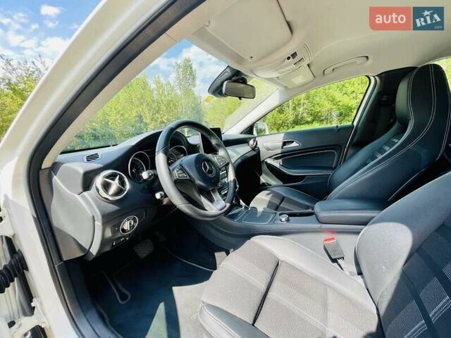 Белый Мерседес ГЛА-Класс, объемом двигателя 1.6 л и пробегом 67 тыс. км за 24800 $, фото 6 на Automoto.ua