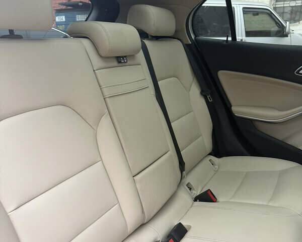 Белый Мерседес ГЛА-Класс, объемом двигателя 1.99 л и пробегом 174 тыс. км за 22500 $, фото 9 на Automoto.ua