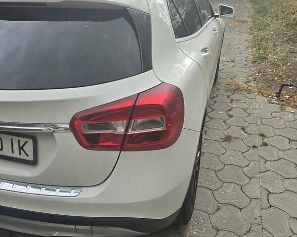 Белый Мерседес ГЛА-Класс, объемом двигателя 1.99 л и пробегом 80 тыс. км за 23000 $, фото 7 на Automoto.ua