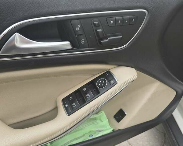 Белый Мерседес ГЛА-Класс, объемом двигателя 1.99 л и пробегом 80 тыс. км за 23000 $, фото 28 на Automoto.ua