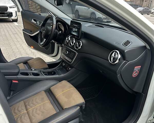 Белый Мерседес ГЛА-Класс, объемом двигателя 2.14 л и пробегом 99 тыс. км за 23900 $, фото 25 на Automoto.ua