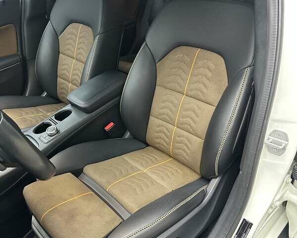 Белый Мерседес ГЛА-Класс, объемом двигателя 2.14 л и пробегом 99 тыс. км за 23900 $, фото 21 на Automoto.ua