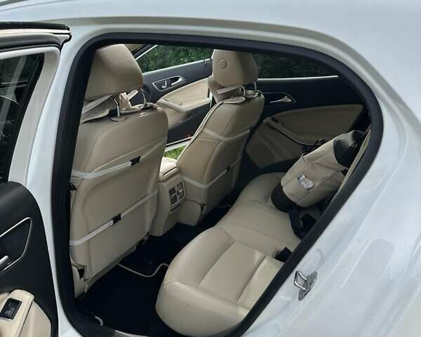 Білий Мерседес ГЛА-Клас, об'ємом двигуна 1.99 л та пробігом 60 тис. км за 26500 $, фото 2 на Automoto.ua