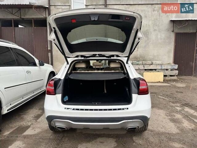 Білий Мерседес ГЛА-Клас, об'ємом двигуна 2 л та пробігом 143 тис. км за 21900 $, фото 4 на Automoto.ua