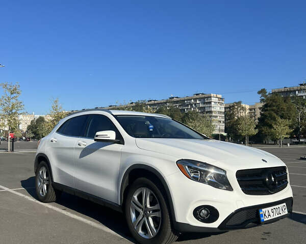 Белый Мерседес ГЛА-Класс, объемом двигателя 1.99 л и пробегом 89 тыс. км за 22500 $, фото 2 на Automoto.ua