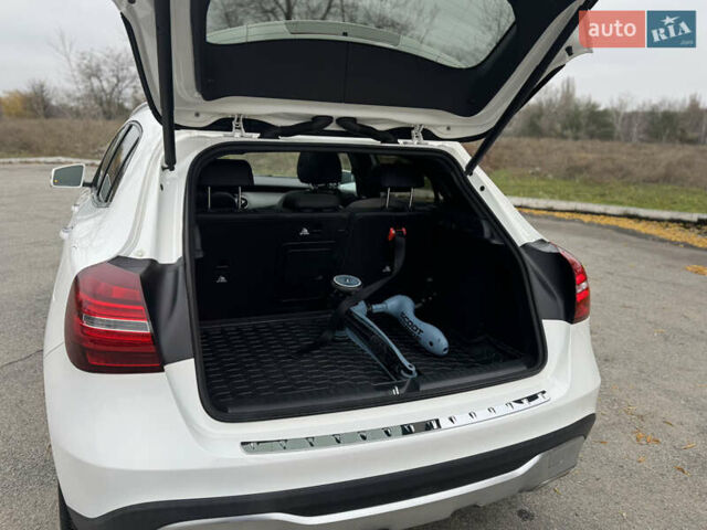 Белый Мерседес ГЛА-Класс, объемом двигателя 1.99 л и пробегом 25 тыс. км за 24000 $, фото 19 на Automoto.ua