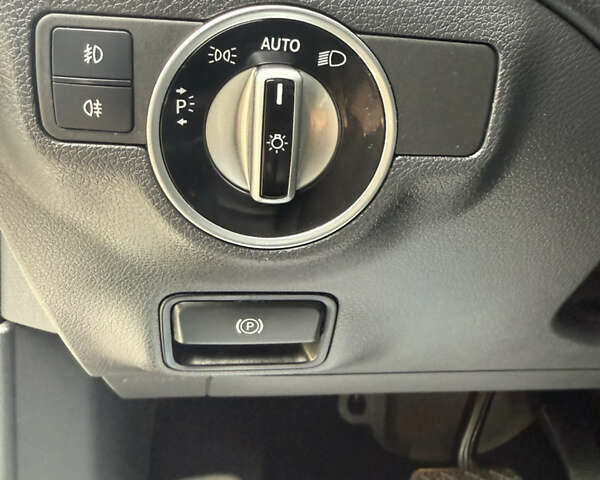 Белый Мерседес ГЛА-Класс, объемом двигателя 1.99 л и пробегом 104 тыс. км за 18900 $, фото 26 на Automoto.ua