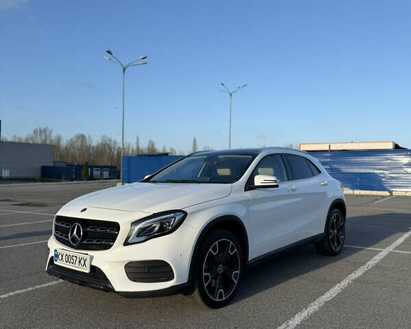 Белый Мерседес ГЛА-Класс, объемом двигателя 1.99 л и пробегом 140 тыс. км за 25000 $, фото 3 на Automoto.ua
