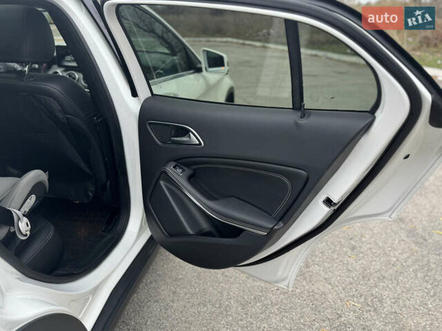 Белый Мерседес ГЛА-Класс, объемом двигателя 1.99 л и пробегом 25 тыс. км за 24000 $, фото 21 на Automoto.ua