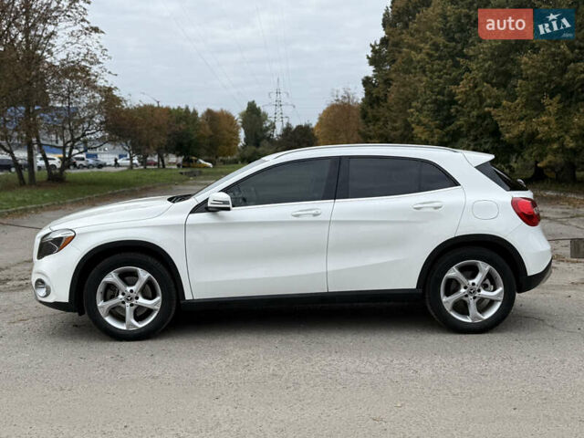Белый Мерседес ГЛА-Класс, объемом двигателя 1.99 л и пробегом 104 тыс. км за 18900 $, фото 4 на Automoto.ua