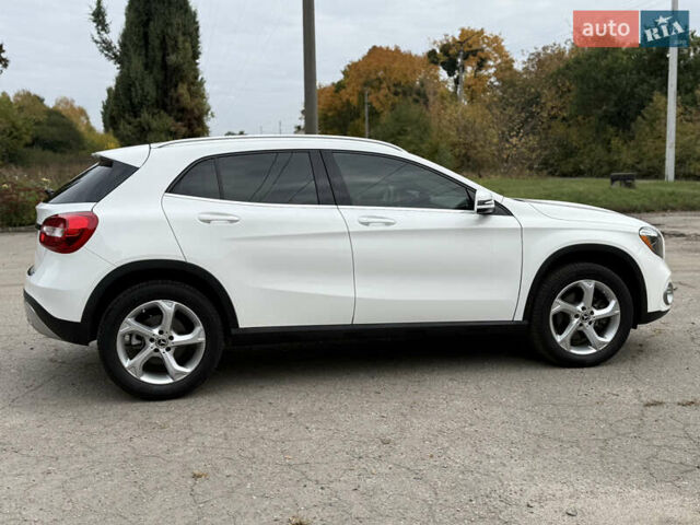 Белый Мерседес ГЛА-Класс, объемом двигателя 1.99 л и пробегом 104 тыс. км за 18900 $, фото 9 на Automoto.ua