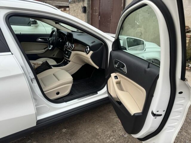 Білий Мерседес ГЛА-Клас, об'ємом двигуна 2 л та пробігом 143 тис. км за 21900 $, фото 3 на Automoto.ua