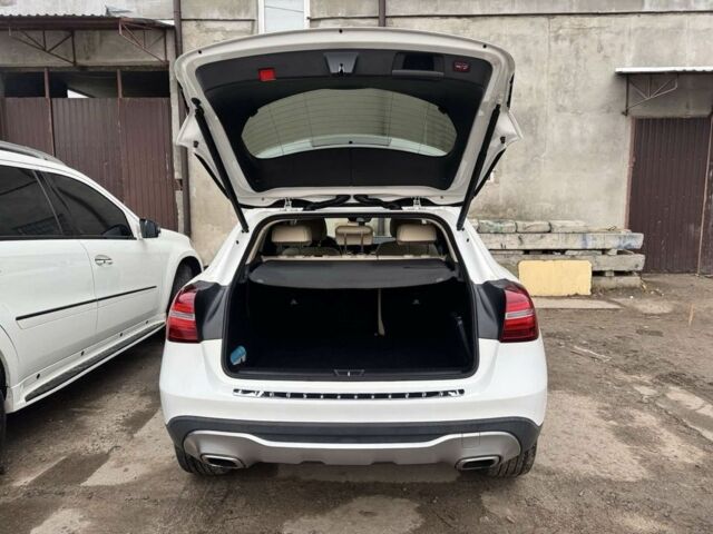 Білий Мерседес ГЛА-Клас, об'ємом двигуна 2 л та пробігом 143 тис. км за 21900 $, фото 5 на Automoto.ua