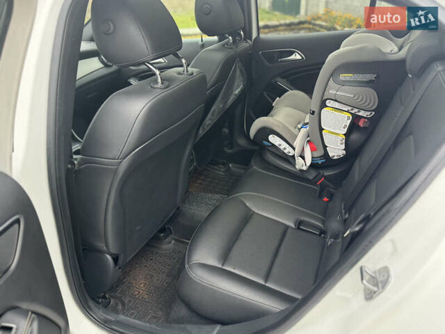 Белый Мерседес ГЛА-Класс, объемом двигателя 1.99 л и пробегом 25 тыс. км за 24000 $, фото 18 на Automoto.ua