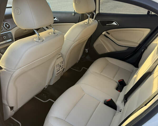 Белый Мерседес ГЛА-Класс, объемом двигателя 1.99 л и пробегом 140 тыс. км за 25000 $, фото 8 на Automoto.ua