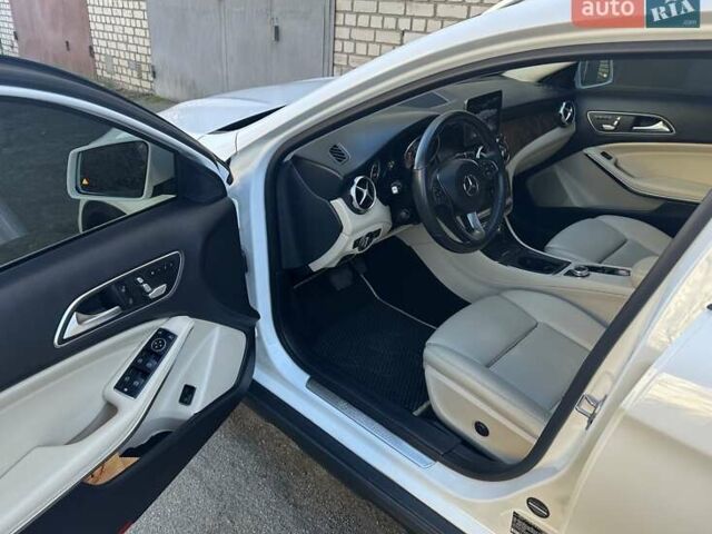 Белый Мерседес ГЛА-Класс, объемом двигателя 1.99 л и пробегом 59 тыс. км за 25500 $, фото 6 на Automoto.ua