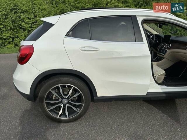 Білий Мерседес ГЛА-Клас, об'ємом двигуна 1.99 л та пробігом 60 тис. км за 26500 $, фото 3 на Automoto.ua