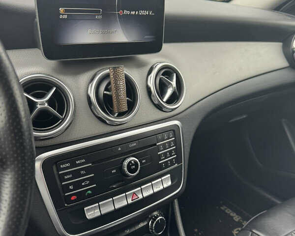 Белый Мерседес ГЛА-Класс, объемом двигателя 1.6 л и пробегом 100 тыс. км за 26200 $, фото 10 на Automoto.ua