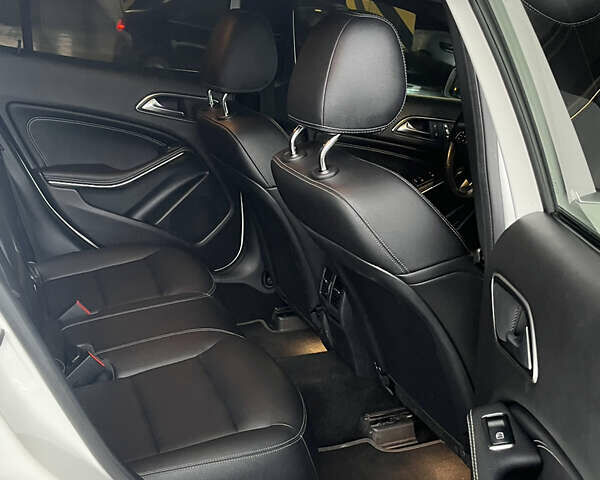 Белый Мерседес ГЛА-Класс, объемом двигателя 1.99 л и пробегом 66 тыс. км за 23800 $, фото 26 на Automoto.ua