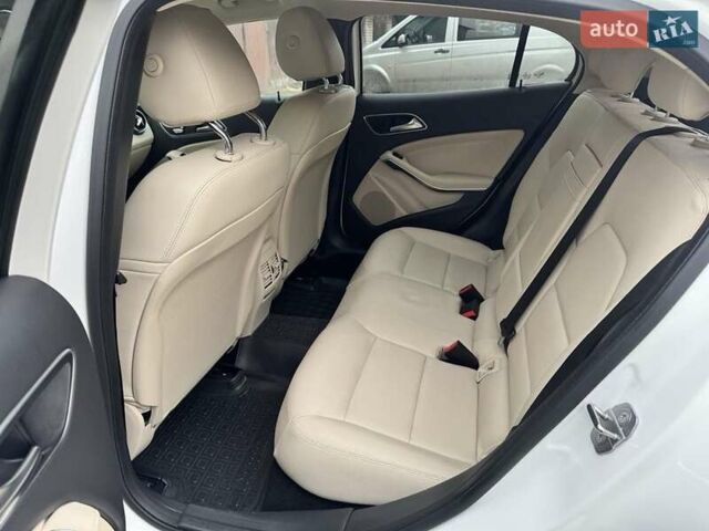 Білий Мерседес ГЛА-Клас, об'ємом двигуна 2 л та пробігом 143 тис. км за 21900 $, фото 3 на Automoto.ua