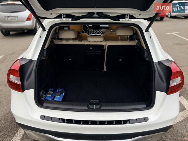 Белый Мерседес ГЛА-Класс, объемом двигателя 1.99 л и пробегом 38 тыс. км за 23900 $, фото 18 на Automoto.ua