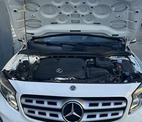 Белый Мерседес ГЛА-Класс, объемом двигателя 1.99 л и пробегом 59 тыс. км за 25500 $, фото 19 на Automoto.ua