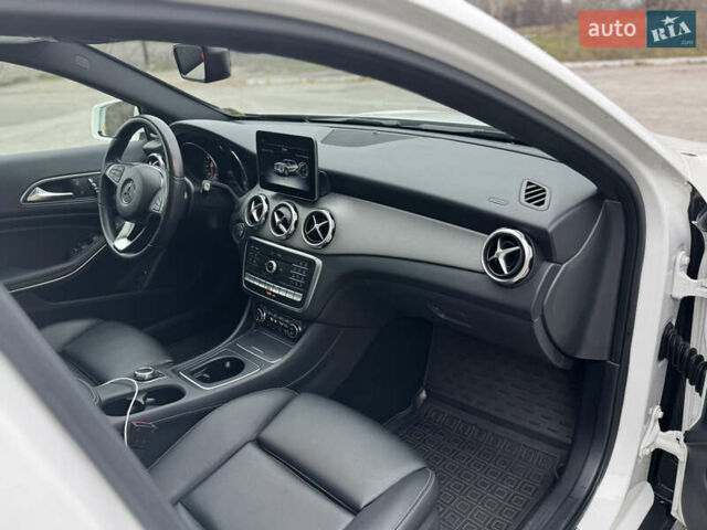 Белый Мерседес ГЛА-Класс, объемом двигателя 1.99 л и пробегом 25 тыс. км за 24000 $, фото 16 на Automoto.ua