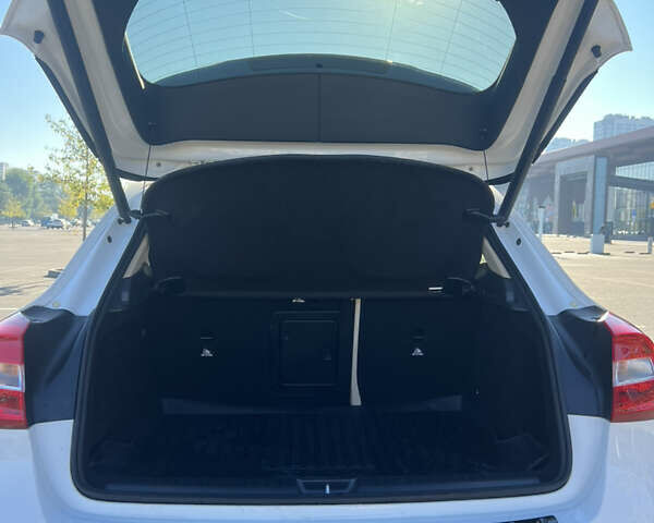 Белый Мерседес ГЛА-Класс, объемом двигателя 1.99 л и пробегом 89 тыс. км за 22500 $, фото 9 на Automoto.ua