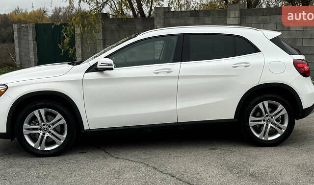 Белый Мерседес ГЛА-Класс, объемом двигателя 1.99 л и пробегом 25 тыс. км за 24000 $, фото 3 на Automoto.ua