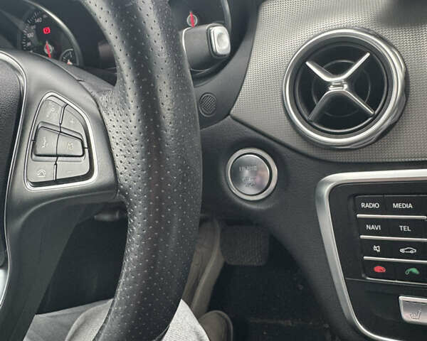 Белый Мерседес ГЛА-Класс, объемом двигателя 1.6 л и пробегом 100 тыс. км за 26200 $, фото 16 на Automoto.ua