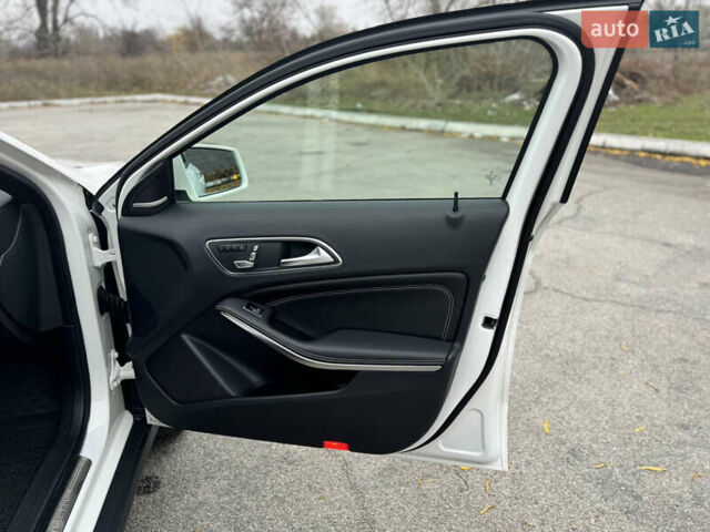 Белый Мерседес ГЛА-Класс, объемом двигателя 1.99 л и пробегом 25 тыс. км за 24000 $, фото 23 на Automoto.ua