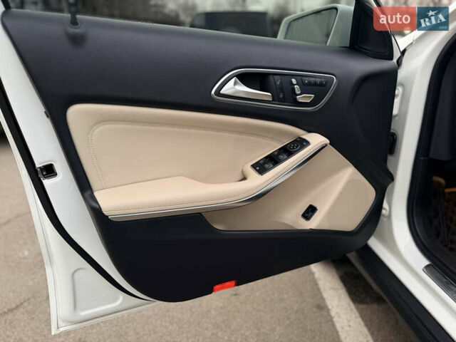 Белый Мерседес ГЛА-Класс, объемом двигателя 1.99 л и пробегом 38 тыс. км за 23900 $, фото 10 на Automoto.ua