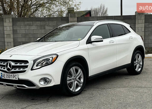Белый Мерседес ГЛА-Класс, объемом двигателя 1.99 л и пробегом 25 тыс. км за 24000 $, фото 1 на Automoto.ua