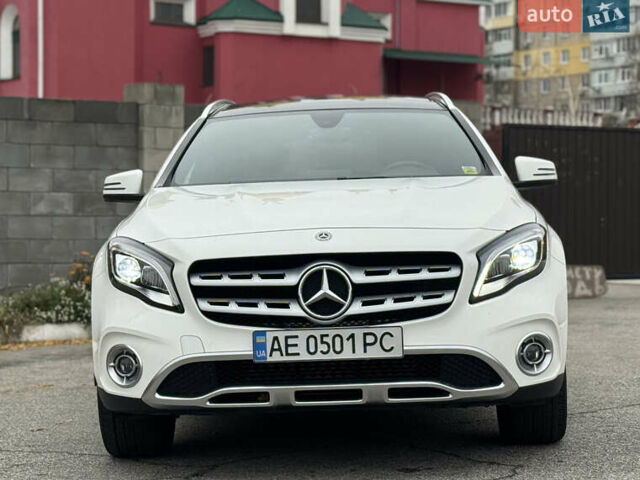Белый Мерседес ГЛА-Класс, объемом двигателя 1.99 л и пробегом 25 тыс. км за 24000 $, фото 2 на Automoto.ua