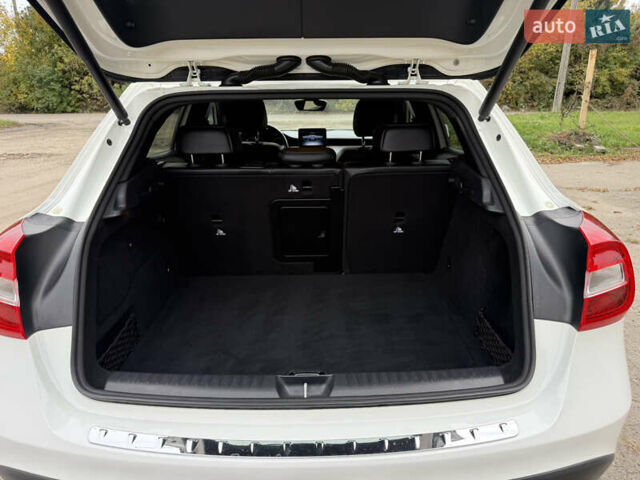 Белый Мерседес ГЛА-Класс, объемом двигателя 1.99 л и пробегом 104 тыс. км за 18900 $, фото 22 на Automoto.ua