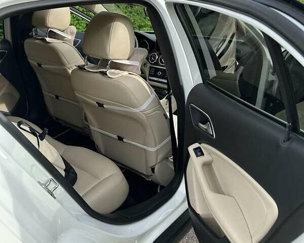 Білий Мерседес ГЛА-Клас, об'ємом двигуна 1.99 л та пробігом 60 тис. км за 26500 $, фото 9 на Automoto.ua