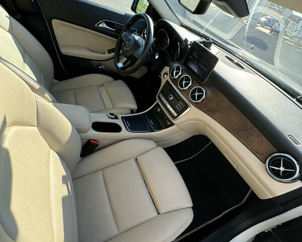 Белый Мерседес ГЛА-Класс, объемом двигателя 2.14 л и пробегом 164 тыс. км за 23899 $, фото 7 на Automoto.ua