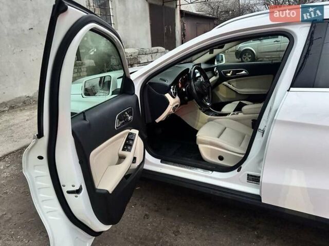 Білий Мерседес ГЛА-Клас, об'ємом двигуна 2 л та пробігом 143 тис. км за 21900 $, фото 1 на Automoto.ua