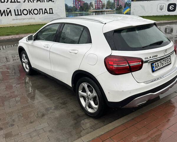 Белый Мерседес ГЛА-Класс, объемом двигателя 1.6 л и пробегом 100 тыс. км за 26200 $, фото 3 на Automoto.ua