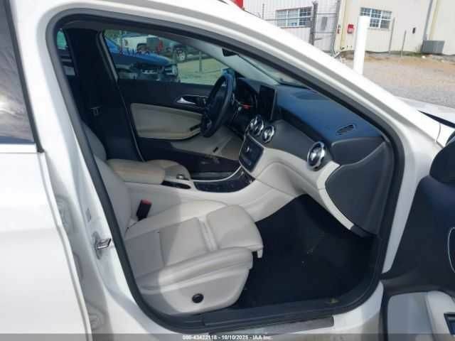 Білий Мерседес ГЛА-Клас, об'ємом двигуна 2 л та пробігом 106 тис. км за 6000 $, фото 4 на Automoto.ua