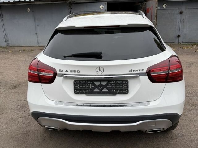 Белый Мерседес ГЛА-Класс, объемом двигателя 2 л и пробегом 31 тыс. км за 27000 $, фото 2 на Automoto.ua
