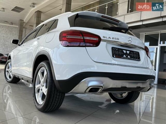 Мерседес ГЛА-Класс 2019 в Одессе на Automoto.ua Белый Мерседес ГЛА-Класс, объемом двигателя 1.99 л и пробегом 13 тыс. км за 25900 $, фото 6 на Automoto.ua