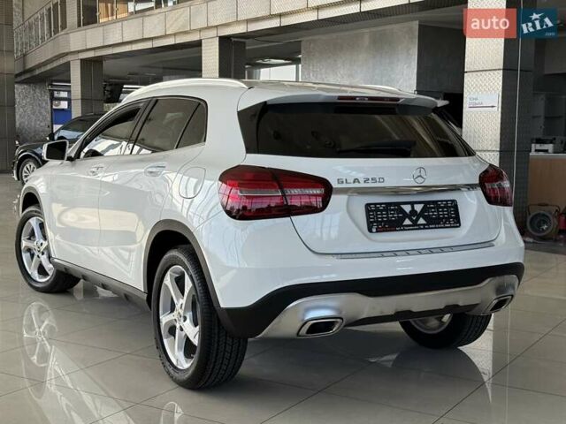 Мерседес ГЛА-Класс 2019 в Одессе на Automoto.ua Белый Мерседес ГЛА-Класс, объемом двигателя 1.99 л и пробегом 13 тыс. км за 25900 $, фото 4 на Automoto.ua