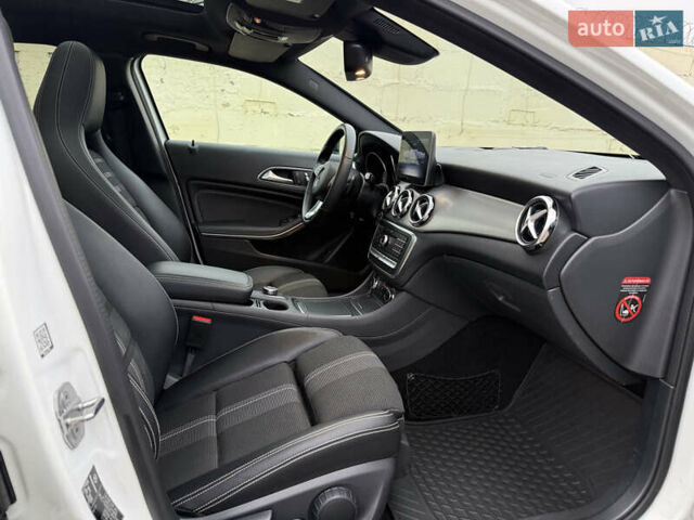 Белый Мерседес ГЛА-Класс, объемом двигателя 2.14 л и пробегом 49 тыс. км за 28600 $, фото 49 на Automoto.ua