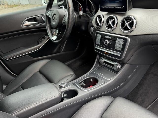 Белый Мерседес ГЛА-Класс, объемом двигателя 2 л и пробегом 31 тыс. км за 27000 $, фото 3 на Automoto.ua