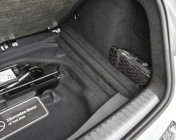 Белый Мерседес ГЛА-Класс, объемом двигателя 2 л и пробегом 32 тыс. км за 27000 $, фото 2 на Automoto.ua