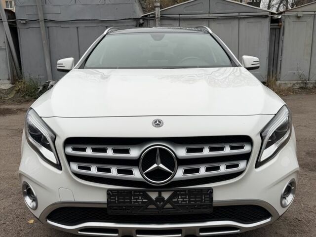 Белый Мерседес ГЛА-Класс, объемом двигателя 2 л и пробегом 31 тыс. км за 27000 $, фото 1 на Automoto.ua