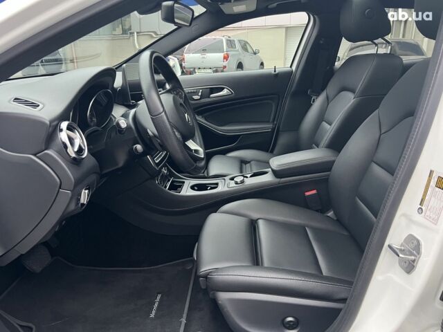 Белый Мерседес ГЛА-Класс, объемом двигателя 2 л и пробегом 21 тыс. км за 25500 $, фото 29 на Automoto.ua