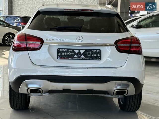 Мерседес ГЛА-Класс 2019 в Одессе на Automoto.ua Белый Мерседес ГЛА-Класс, объемом двигателя 1.99 л и пробегом 13 тыс. км за 25900 $, фото 7 на Automoto.ua