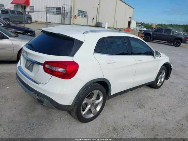 Білий Мерседес ГЛА-Клас, об'ємом двигуна 2 л та пробігом 106 тис. км за 6000 $, фото 3 на Automoto.ua